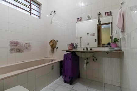 Casa à venda com 210m², 3 quartos e 2 vagas Casa à venda com 210m², 3 quartos e 2 vagasBanheiro da suíte