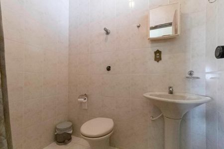 Casa à venda com 210m², 3 quartos e 2 vagas Casa à venda com 210m², 3 quartos e 2 vagasBanheiro social 2