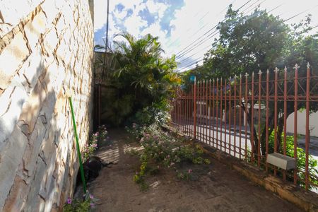 Casa à venda com 210m², 3 quartos e 2 vagas Casa à venda com 210m², 3 quartos e 2 vagasEntrada