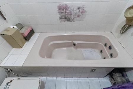 Casa à venda com 210m², 3 quartos e 2 vagas Casa à venda com 210m², 3 quartos e 2 vagasBanheiro da suíte