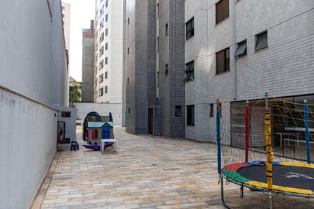 Apartamento para alugar com 150m², 4 quartos e 2 vagasÁrea comum - Playground