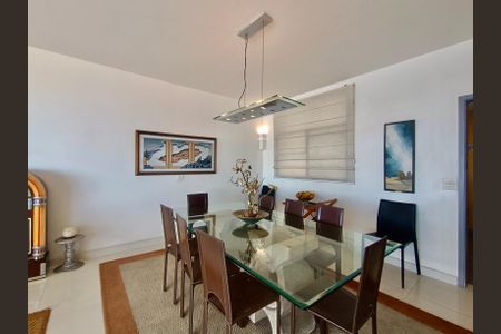 Apartamento à venda com 250m², 2 quartos e 1 vagaSala
