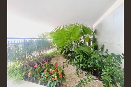 Apartamento à venda com 250m², 2 quartos e 1 vagaFachada com cartaz QA