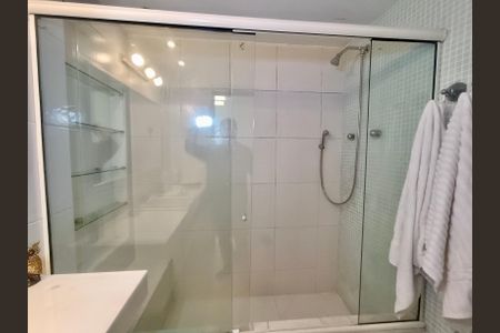 Apartamento à venda com 250m², 2 quartos e 1 vagaBanheiro social