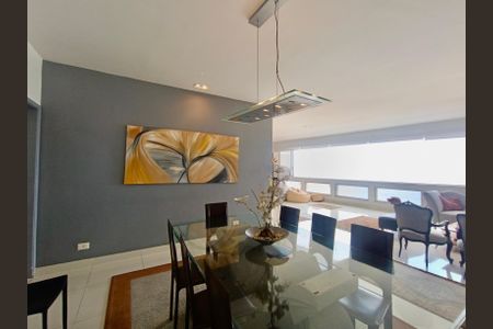 Apartamento à venda com 250m², 2 quartos e 1 vagaSala