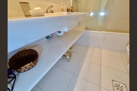 Apartamento à venda com 250m², 2 quartos e 1 vagaBanheiro social