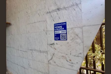 Apartamento à venda com 250m², 2 quartos e 1 vagaFachada com cartaz QA