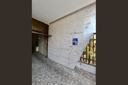 Apartamento à venda com 250m², 2 quartos e 1 vagaFachada com cartaz QA