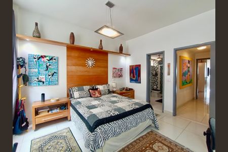 Apartamento à venda com 250m², 2 quartos e 1 vagaSuíte