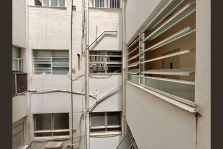 Apartamento à venda com 250m², 2 quartos e 1 vagaÁrea serviço vista