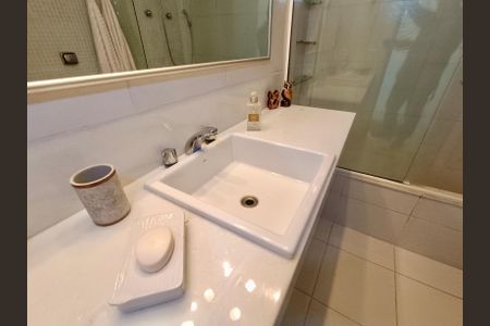 Apartamento à venda com 250m², 2 quartos e 1 vagaBanheiro social