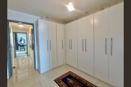Apartamento à venda com 250m², 2 quartos e 1 vagaLavabo