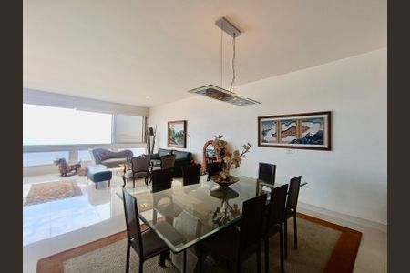 Apartamento à venda com 250m², 2 quartos e 1 vagaSala