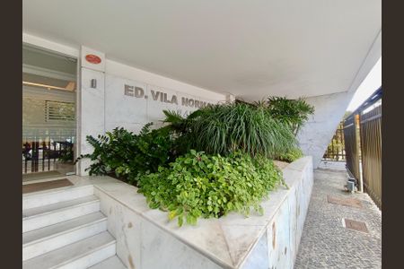 Apartamento à venda com 250m², 2 quartos e 1 vagaFachada com cartaz QA