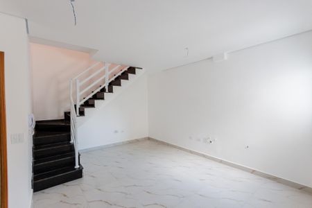 Apartamento para alugar com 180m², 3 quartos e 2 vagas Apartamento para alugar com 180m², 3 quartos e 2 vagasEscada