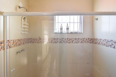 Casa de condomínio à venda com 138m², 3 quartos e 1 vaga Casa de condomínio à venda com 138m², 3 quartos e 1 vagaBanheiro da Suíte