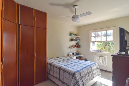 Casa de condomínio à venda com 138m², 3 quartos e 1 vaga Casa de condomínio à venda com 138m², 3 quartos e 1 vagaSuite