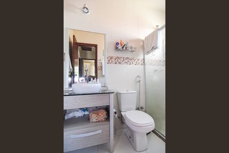 Casa de condomínio à venda com 138m², 3 quartos e 1 vaga Casa de condomínio à venda com 138m², 3 quartos e 1 vagaBanheiro da Suíte