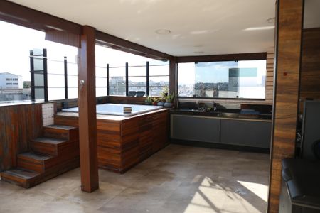 Apartamento à venda com 180m², 4 quartos e 2 vagasÁrea comum