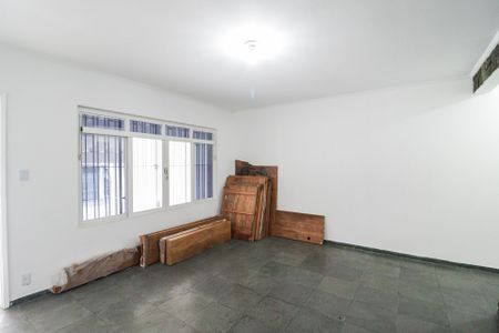 Casa à venda com 270m², 3 quartos e sem vaga Casa à venda com 270m², 3 quartos e sem vagaSala