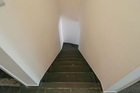 Casa à venda com 270m², 3 quartos e sem vaga Casa à venda com 270m², 3 quartos e sem vagaEscada