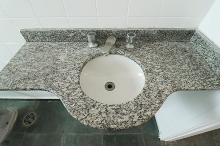 Casa à venda com 270m², 3 quartos e sem vaga Casa à venda com 270m², 3 quartos e sem vagaBanheiro Social