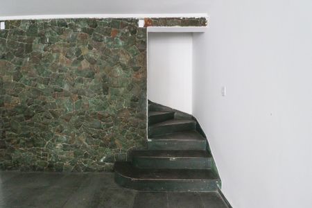 Casa à venda com 270m², 3 quartos e sem vaga Casa à venda com 270m², 3 quartos e sem vagaSala