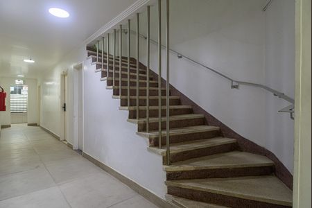 Apartamento para alugar com 51m², 1 quarto e sem vaga Apartamento para alugar com 51m², 1 quarto e sem vagaÁrea comum - Escada