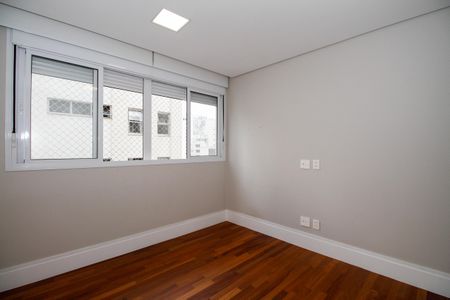 Apartamento à venda com 222m², 3 quartos e 2 vagasQuarto 1