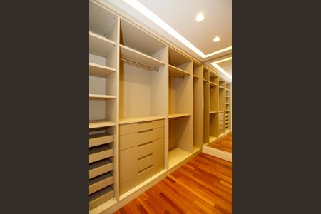 Apartamento à venda com 222m², 3 quartos e 2 vagasCloset da Suíte