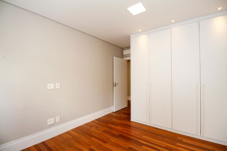 Apartamento à venda com 222m², 3 quartos e 2 vagasQuarto 1