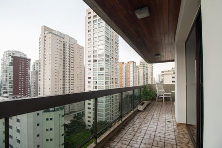 Apartamento à venda com 240m², 3 quartos e 3 vagasVaranda