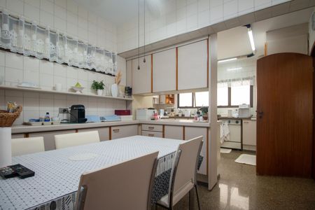 Apartamento à venda com 240m², 3 quartos e 3 vagasCopa