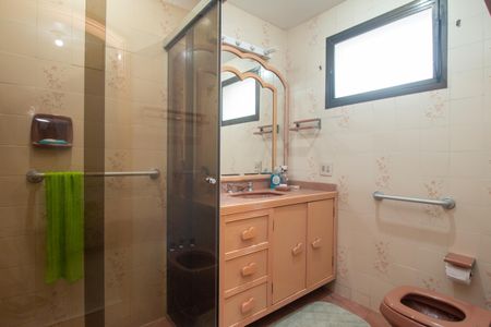 Apartamento à venda com 240m², 3 quartos e 3 vagasBanheiro 4