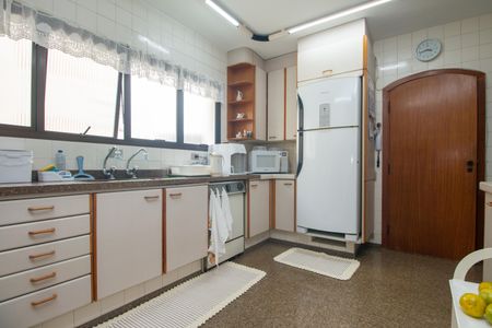 Apartamento à venda com 240m², 3 quartos e 3 vagasCozinha