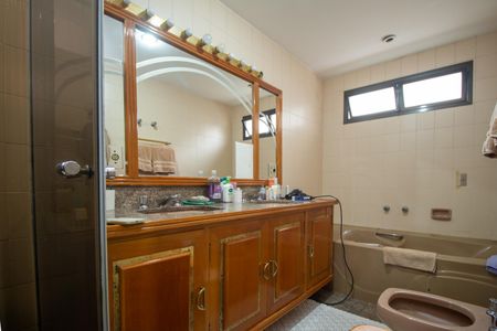 Apartamento à venda com 240m², 3 quartos e 3 vagasBanheiro 2