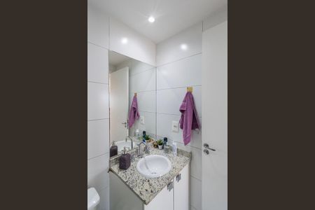 Apartamento à venda com 56m², 2 quartos e 1 vaga Apartamento à venda com 56m², 2 quartos e 1 vagaBanheiro Social