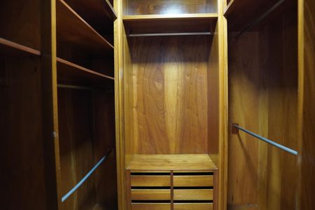 Apartamento para alugar com 321m², 5 quartos e 4 vagasCloset