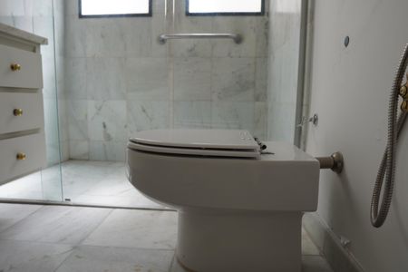 Apartamento para alugar com 321m², 5 quartos e 4 vagasBanheiro da Suíte