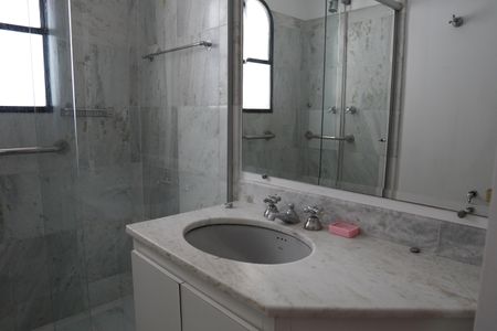 Apartamento para alugar com 321m², 5 quartos e 4 vagasBanheiro da Suite 3