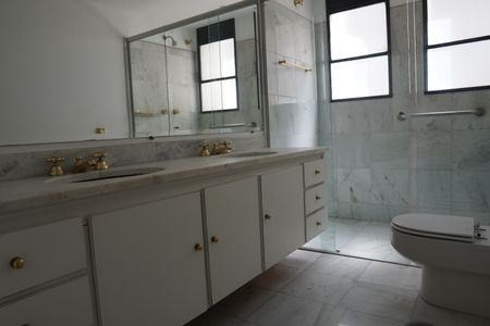 Apartamento para alugar com 321m², 5 quartos e 4 vagasBanheiro da Suíte