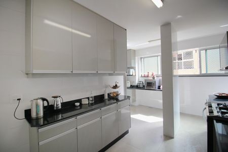 Apartamento à venda com 265m², 4 quartos e 2 vagasCozinha