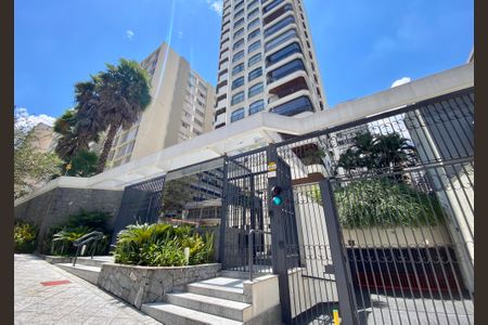 Apartamento à venda com 321m², 3 quartos e 4 vagasFachada