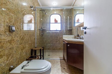 Apartamento à venda com 321m², 3 quartos e 4 vagasBanheiro da Suíte 2