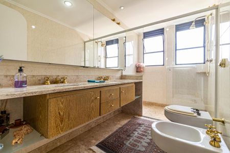 Apartamento à venda com 321m², 3 quartos e 4 vagasBanheiro da Suíte 1