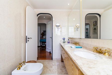 Apartamento à venda com 321m², 3 quartos e 4 vagasBanheiro da Suíte 1