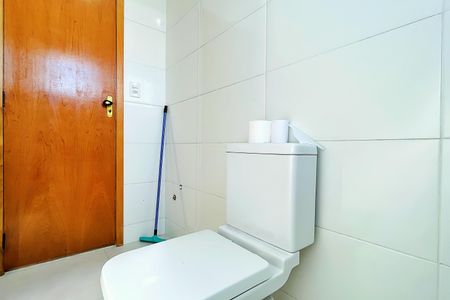 Casa à venda com 150m², 3 quartos e 2 vagas Casa à venda com 150m², 3 quartos e 2 vagasBanheiro