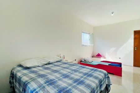 Casa à venda com 150m², 3 quartos e 2 vagas Casa à venda com 150m², 3 quartos e 2 vagasQuarto