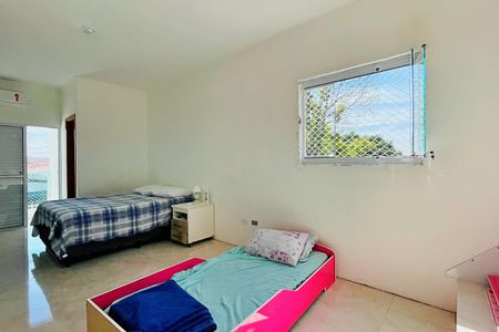 Casa à venda com 150m², 3 quartos e 2 vagas Casa à venda com 150m², 3 quartos e 2 vagasSala