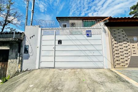 Casa à venda com 150m², 3 quartos e 2 vagas Casa à venda com 150m², 3 quartos e 2 vagasFachada e placa